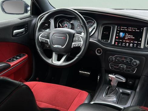 Used 2016 Dodge Charger R/T Scat Pack w/ Technology Group RWD image 26