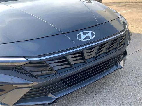 Used 2025 Hyundai Elantra Sport image 29