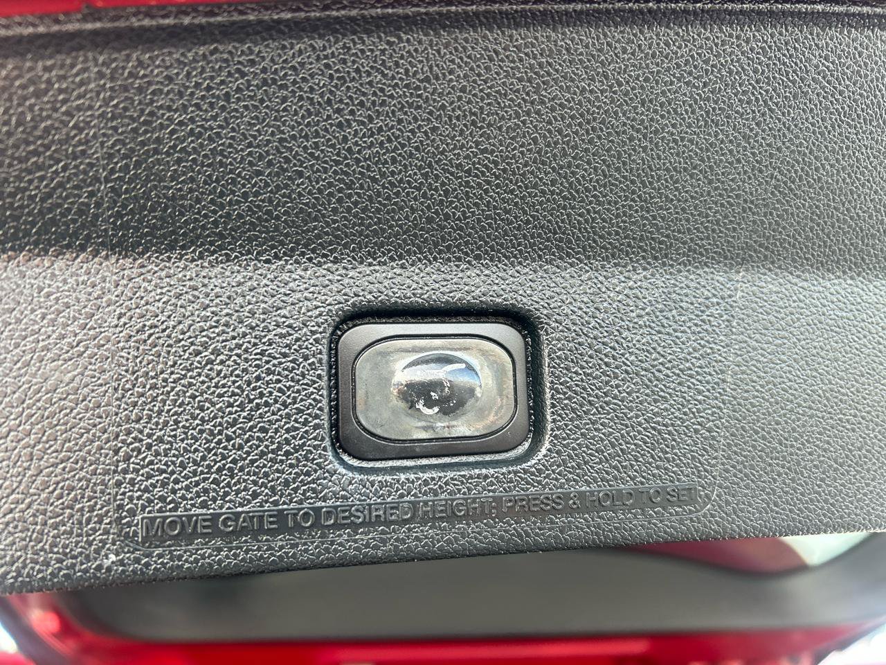 Used 2018 Ford Explorer XLT w/ Equipment Group 202A FWD image 13