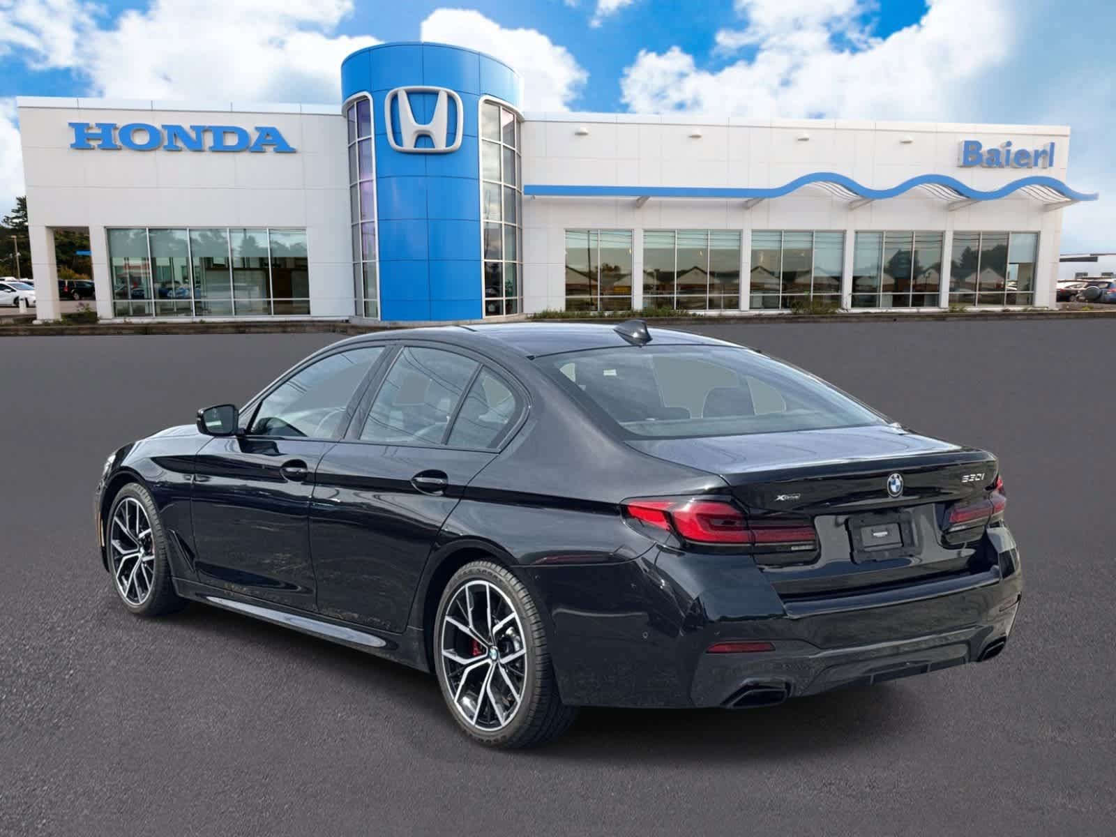 Used 2022 BMW 530i xDrive w/ M Sport Package AWD/4WD image 3