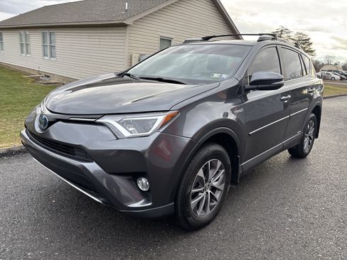 Used 2017 Toyota RAV4 XLE image 8