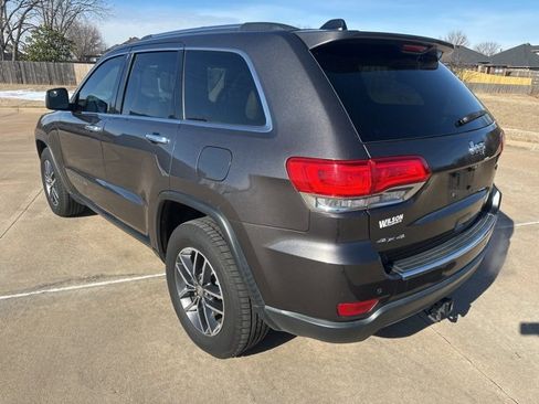 Used 2017 Jeep Grand Cherokee Limited w/ Luxury Group II image 3