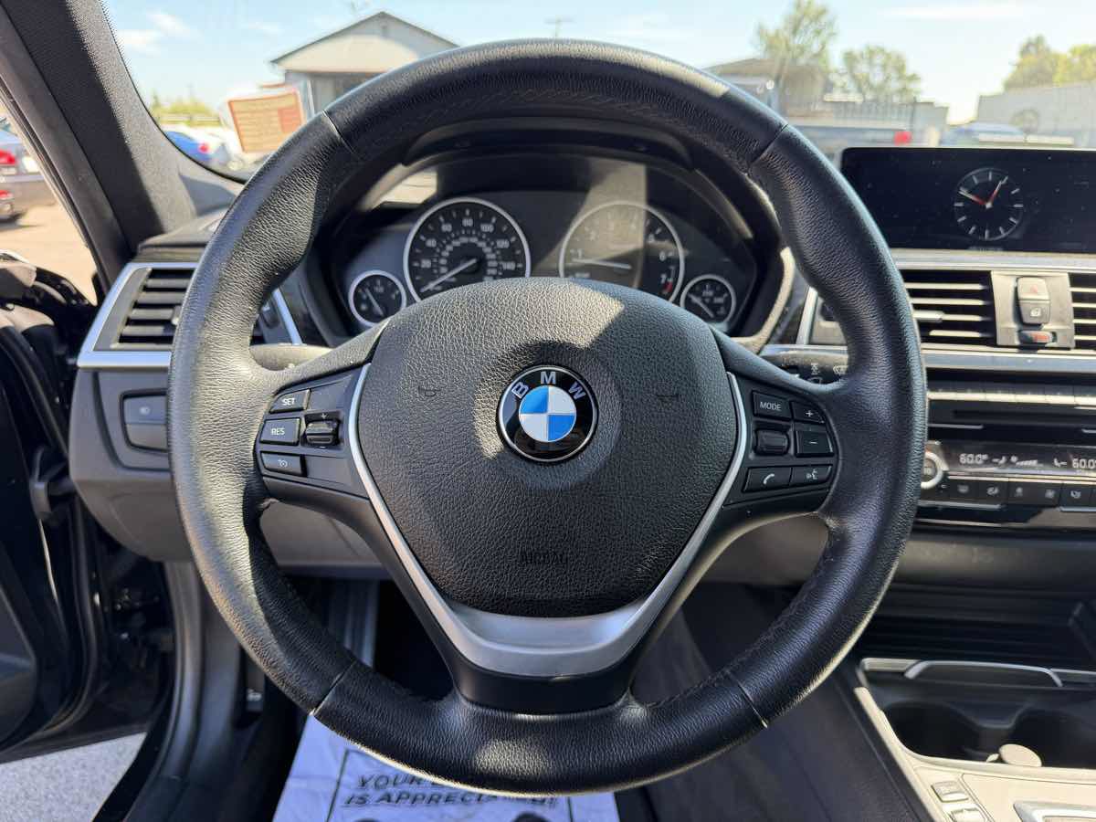 Used 2017 BMW 330i xDrive Sedan AWD/4WD image 14