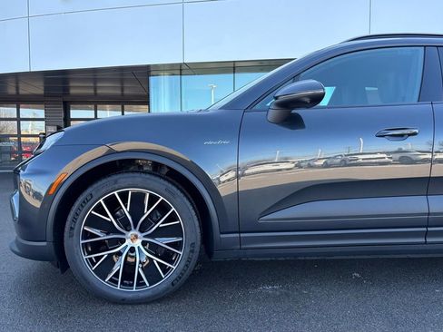New 2026 Porsche Macan 4 Electric AWD/4WD image 34