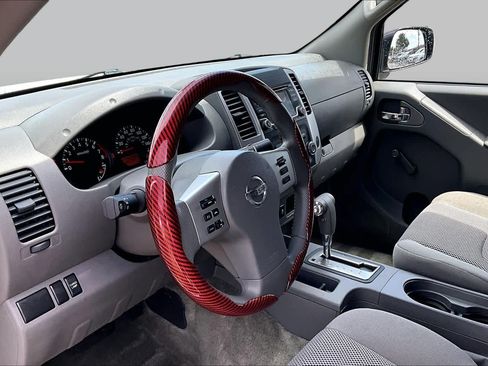Used 2018 Nissan Frontier SV RWD image 18