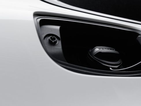 Certified 2025 Porsche Cayenne AWD/4WD image 32