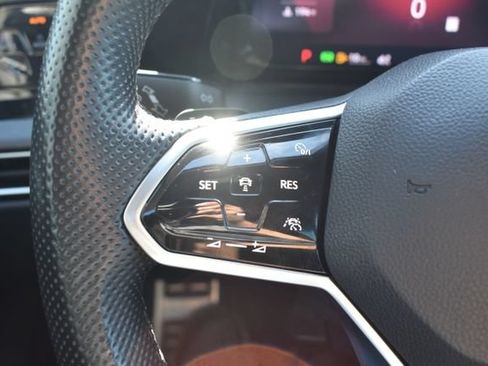 Used 2022 Volkswagen GTI SE FWD image 21