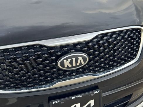 Used 2017 Kia Sorento EX image 10