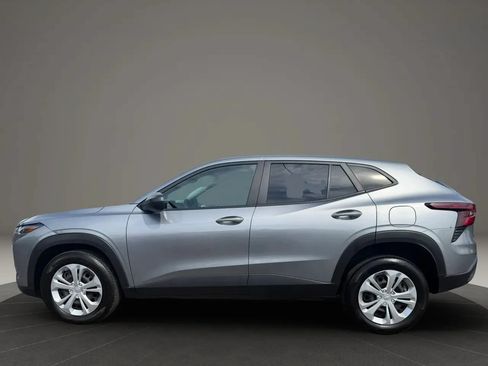 Used 2024 Chevrolet Trax LS w/ Driver Confidence Package FWD image 8
