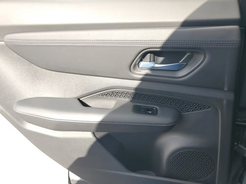 Certified 2025 Nissan Ariya FWD image 27