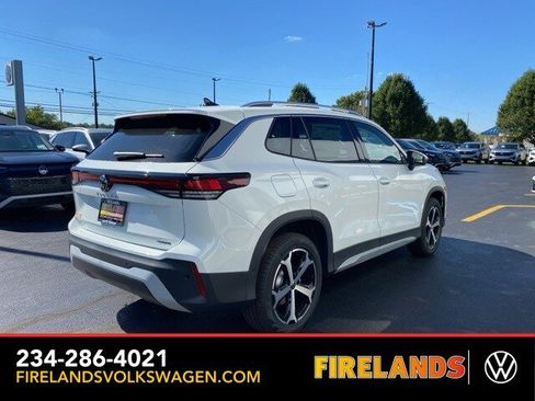 New 2025 Volkswagen Tiguan SE image 9