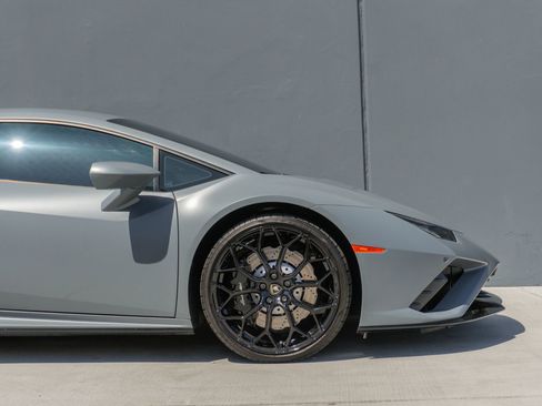 Used 2022 Lamborghini Huracan EVO RWD image 35