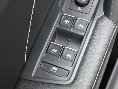 Used 2022 Volkswagen Tiguan SE w/ Panoramic Sunroof Package AWD/4WD image 13
