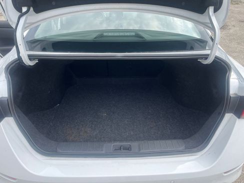 Used 2025 Nissan Sentra SV FWD image 29