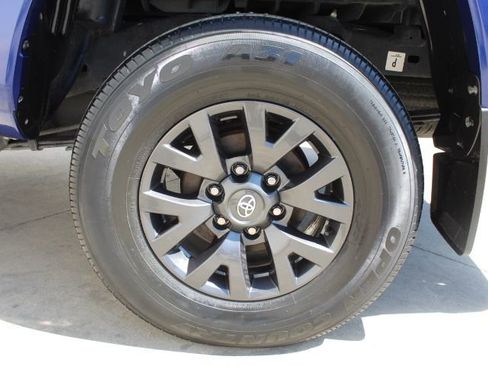 Used 2022 Toyota Tacoma SR5 image 9