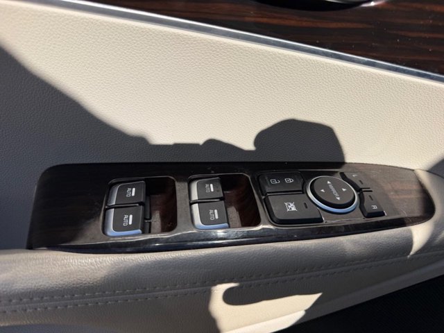 Used 2020 Kia Sorento LX FWD image 16