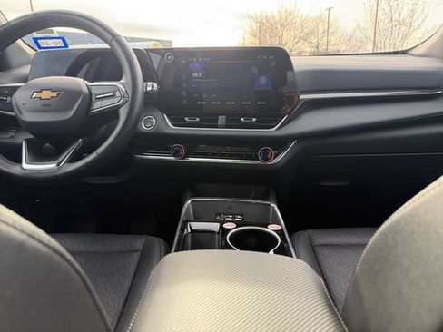 Used 2025 Chevrolet Equinox LT w/ Convenience Package II image 19