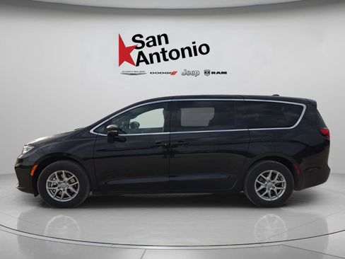 New 2026 Chrysler Pacifica Select FWD image 12
