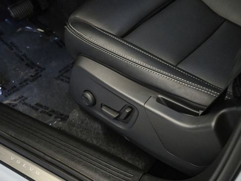Certified 2026 Volvo XC40 B5 Plus AWD/4WD image 25