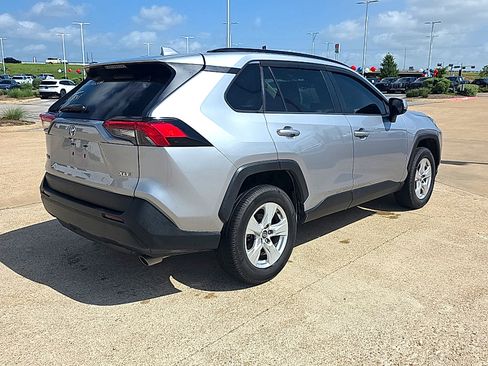 Used 2020 Toyota RAV4 XLE FWD image 8