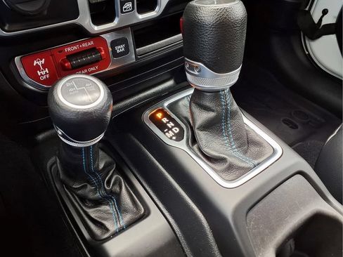 Used 2023 Jeep Wrangler Unlimited Rubicon 4xe w/ Cold Weather Group AWD/4WD image 19