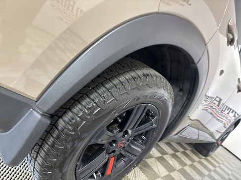 Used 2025 Nissan Rogue SV image 30