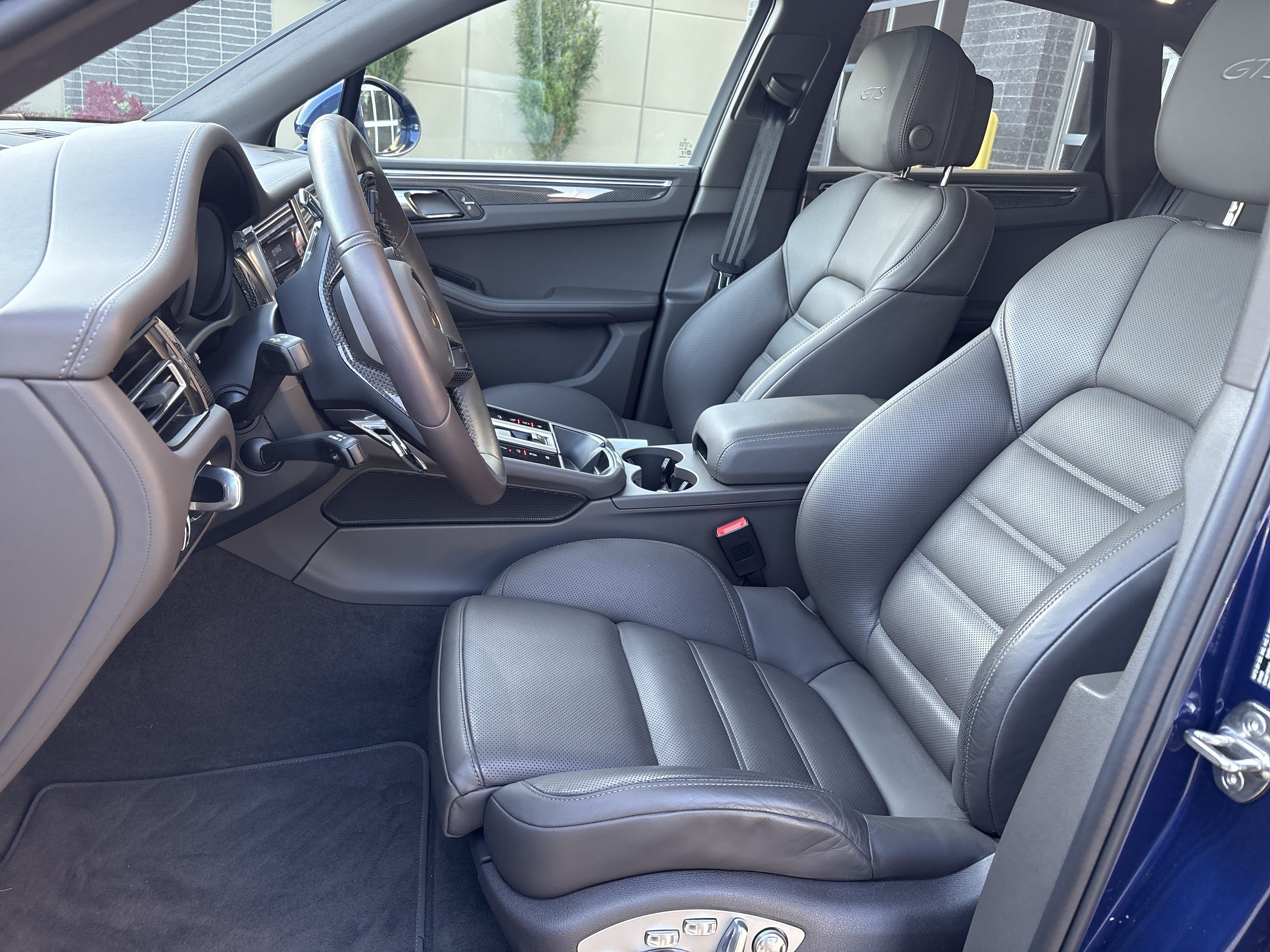 Used 2024 Porsche Macan GTS AWD/4WD image 35