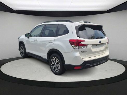 Used 2023 Subaru Forester Premium AWD/4WD image 6