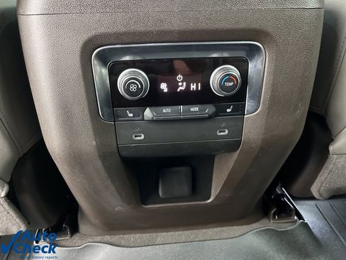 Used 2022 Chevrolet Tahoe Z71 w/ Luxury Package image 27