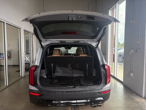 Certified 2022 Kia Telluride SX w/ Nightfall Edition Package AWD/4WD image 15