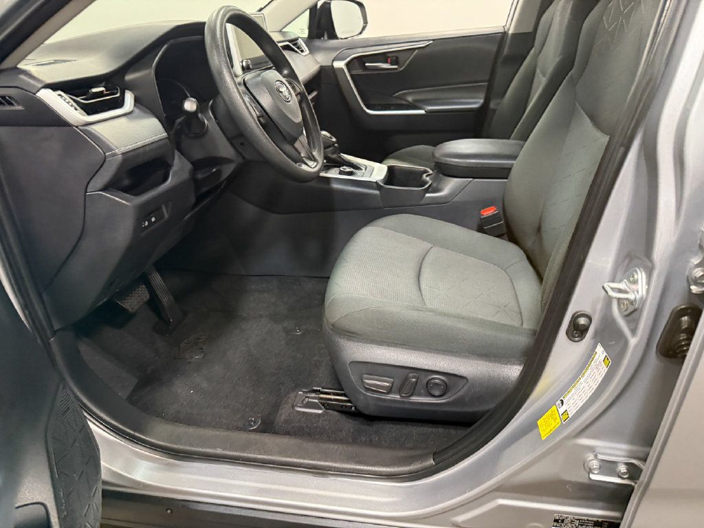 Used 2025 Toyota RAV4 XLE AWD/4WD image 57