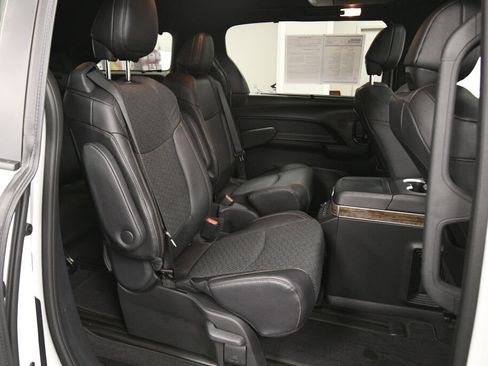 Used 2026 Toyota Sienna Platinum AWD/4WD image 26