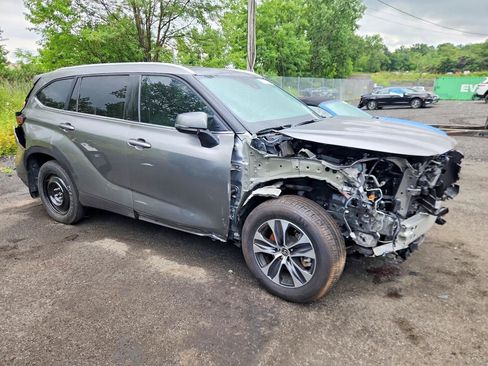 Used 2026 Toyota Highlander XLE AWD/4WD image 1