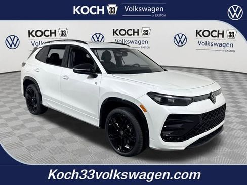 New 2025 Volkswagen Tiguan SE R-Line image 1