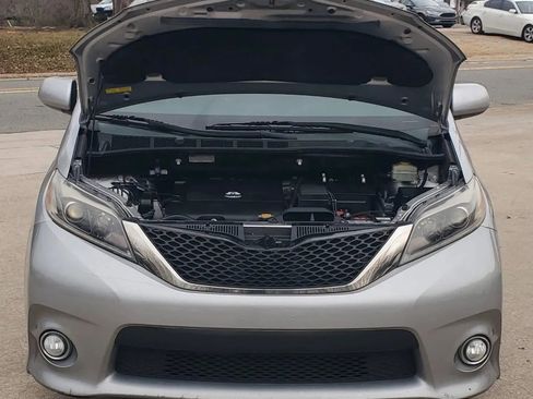 Used 2016 Toyota Sienna SE Premium image 35