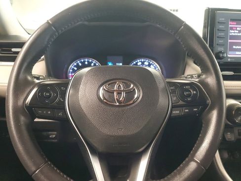 Used 2022 Toyota RAV4 XLE Premium image 21