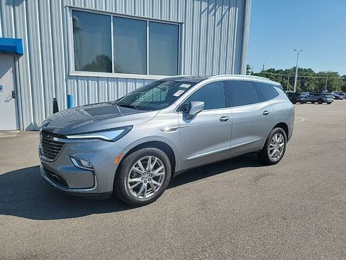 Used 2024 Buick Enclave Essence w/ Experience Buick Package FWD image 1