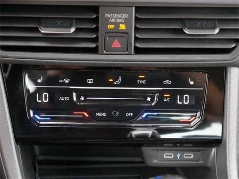 Certified 2025 Volkswagen Jetta SE image 31