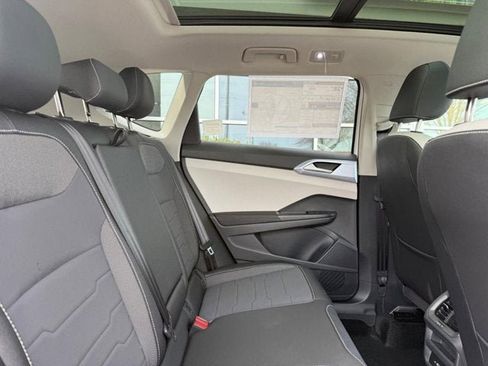 New 2026 Volkswagen Taos SE AWD/4WD image 5