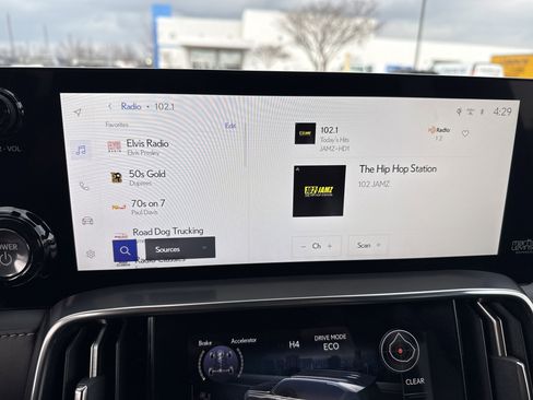 Used 2025 Lexus LX 700h F Sport image 22