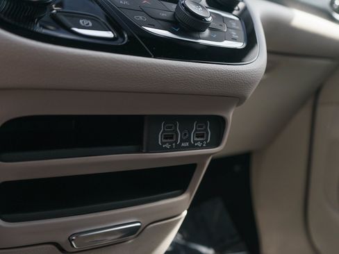 Used 2024 Chrysler Pacifica Touring-L AWD/4WD image 18
