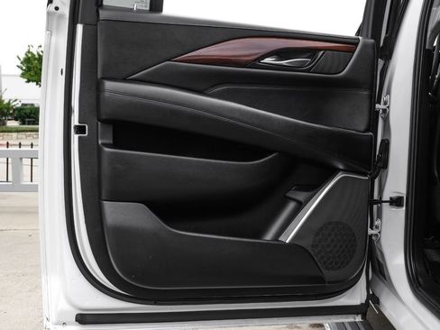 Used 2019 Cadillac Escalade ESV Premium Luxury RWD image 49