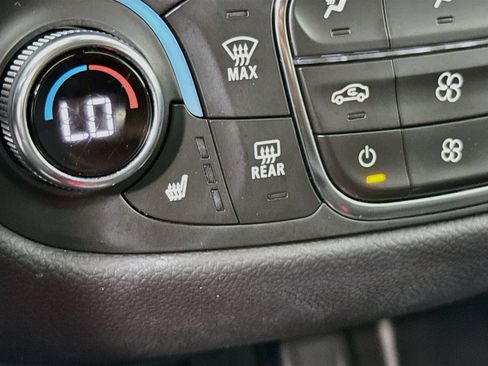 Used 2021 Chevrolet Equinox Premier FWD image 21