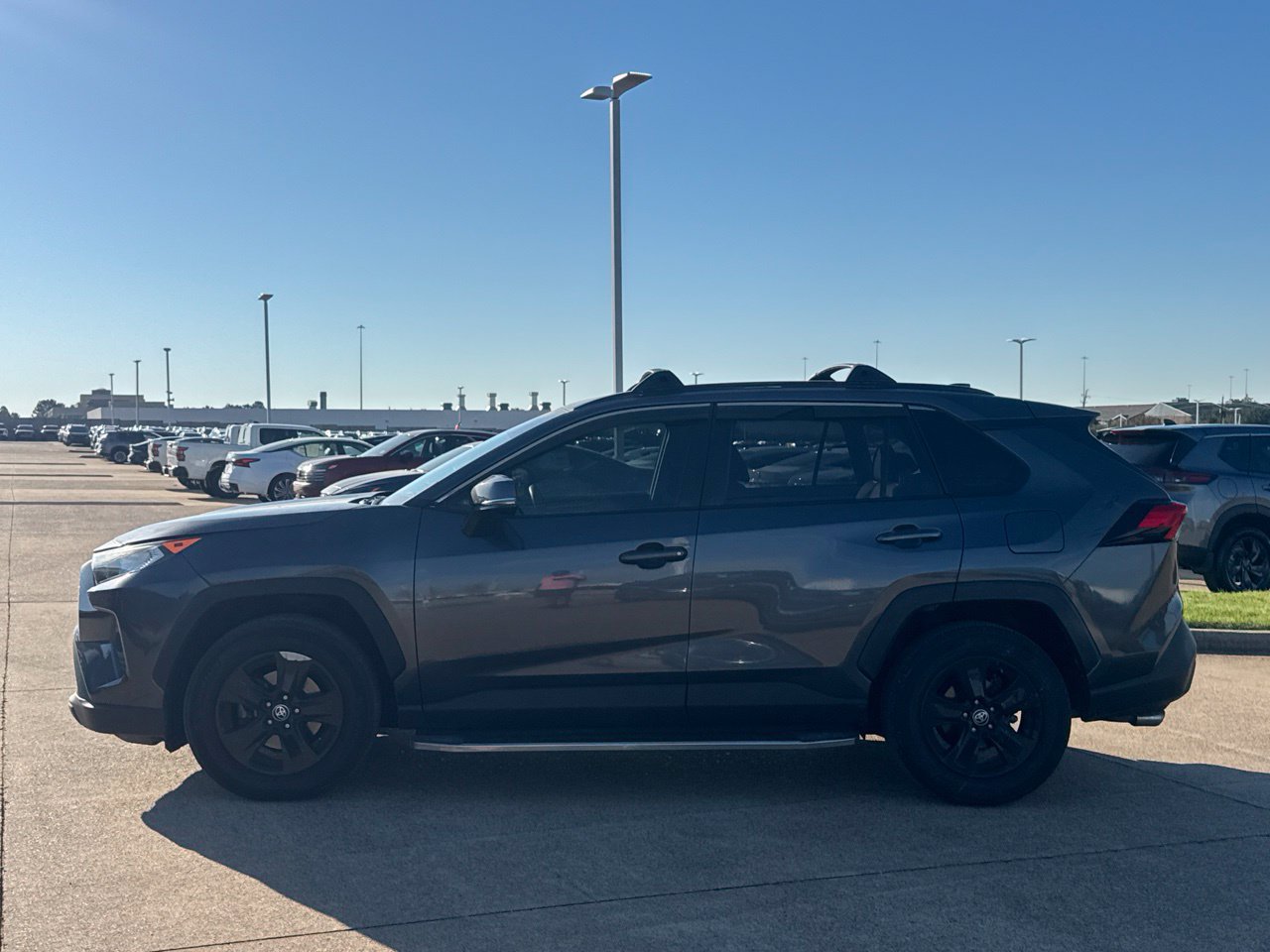 Used 2019 Toyota RAV4 XLE FWD image 16