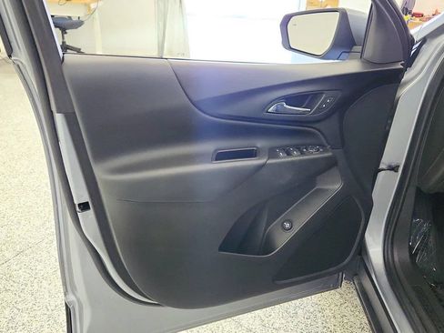 Used 2024 Chevrolet Equinox LT FWD image 31