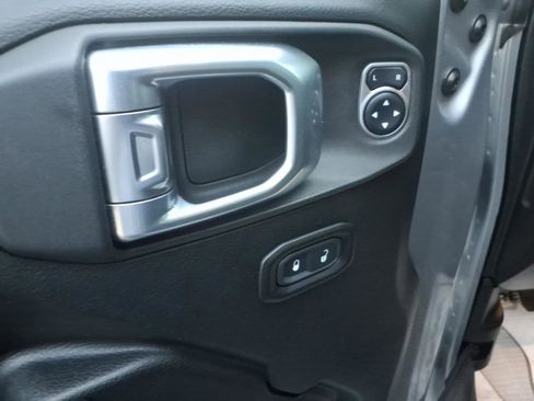 Used 2019 Jeep Wrangler Sport image 9