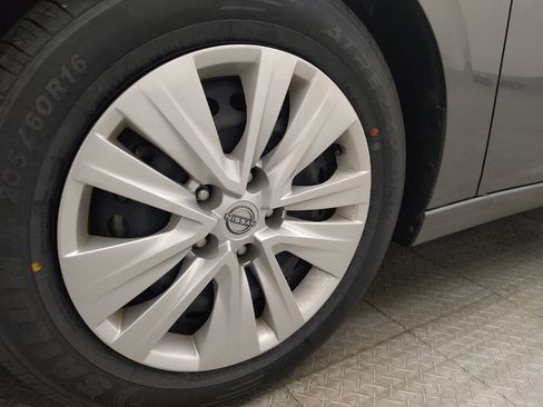 Used 2024 Nissan Sentra S FWD image 31