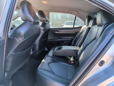 Used 2022 Toyota Camry SE image 9