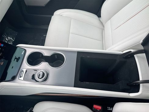 Used 2026 Cadillac Vistiq Sport image 23