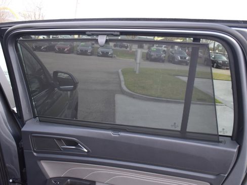 Used 2022 Volkswagen Atlas SE image 52